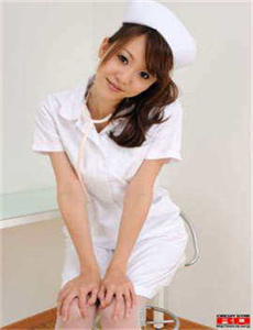 男人用嘴从女的胸吻到嘴上-按摩女服务