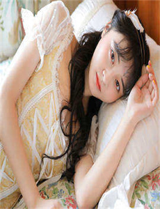 去掉小内打扑克的视频-俄女子迪拜买香奈儿不让带回国